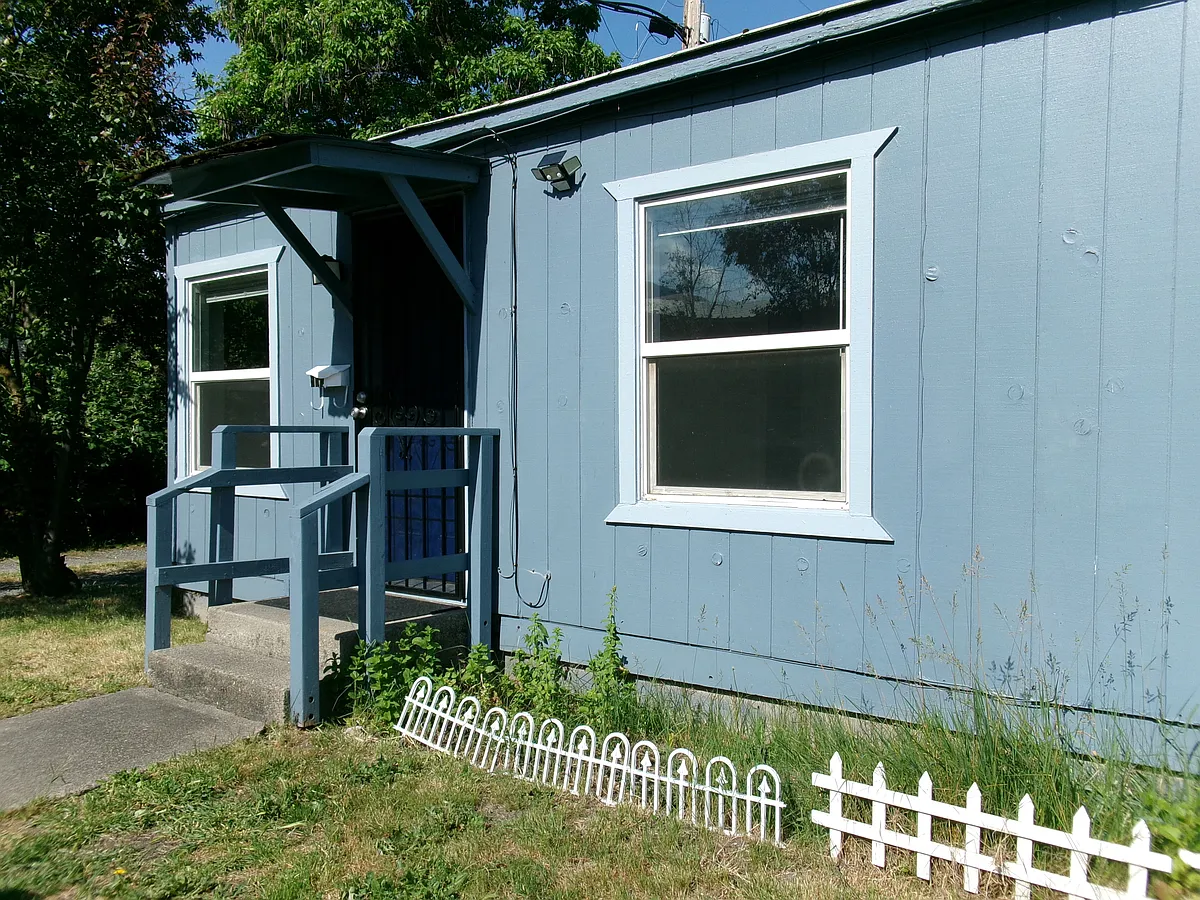 Building Photo - 506 SE 11th St