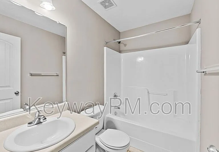 823 Whispering Willow Ct — Photo 14
