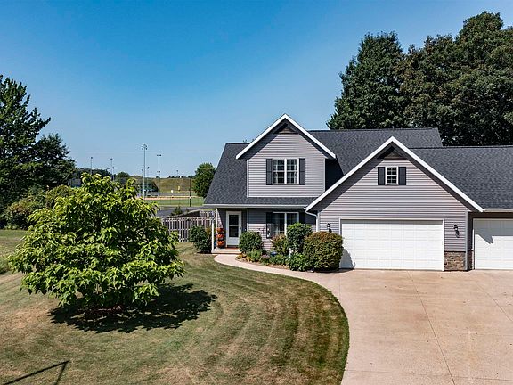 2nd image of 820 Woodland Cir