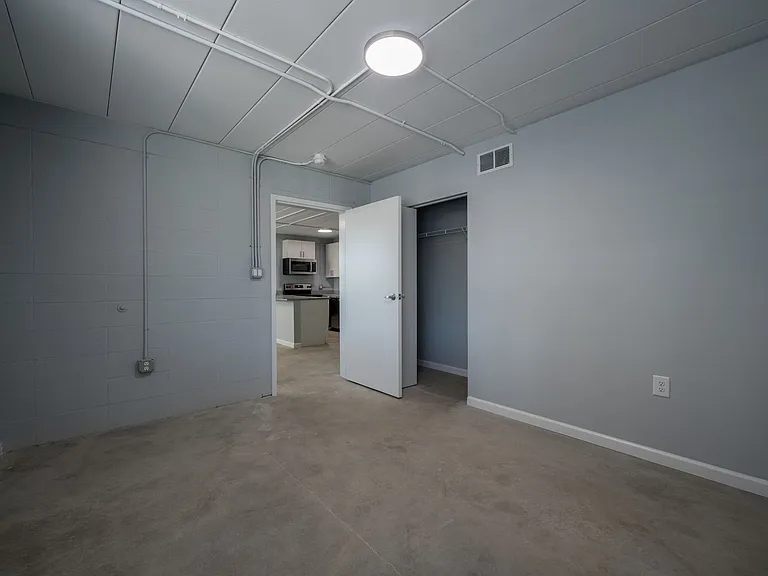 Calhoun Lofts & Thunderbird Flats — Photo 53