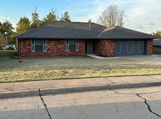 915 E Cherrywood Dr, Guthrie, OK 73044