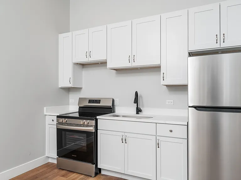 1219 W Devon Ave #201 — Photo 2
