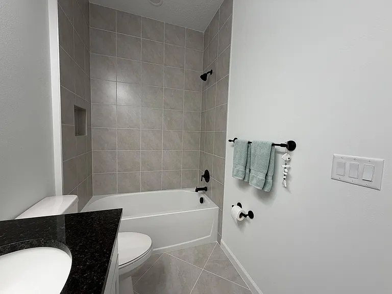 4402 Longwood — Photo 32