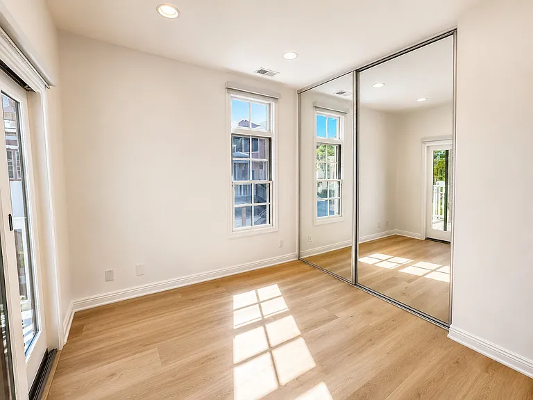 2545 Bungalow Pl — Photo 21