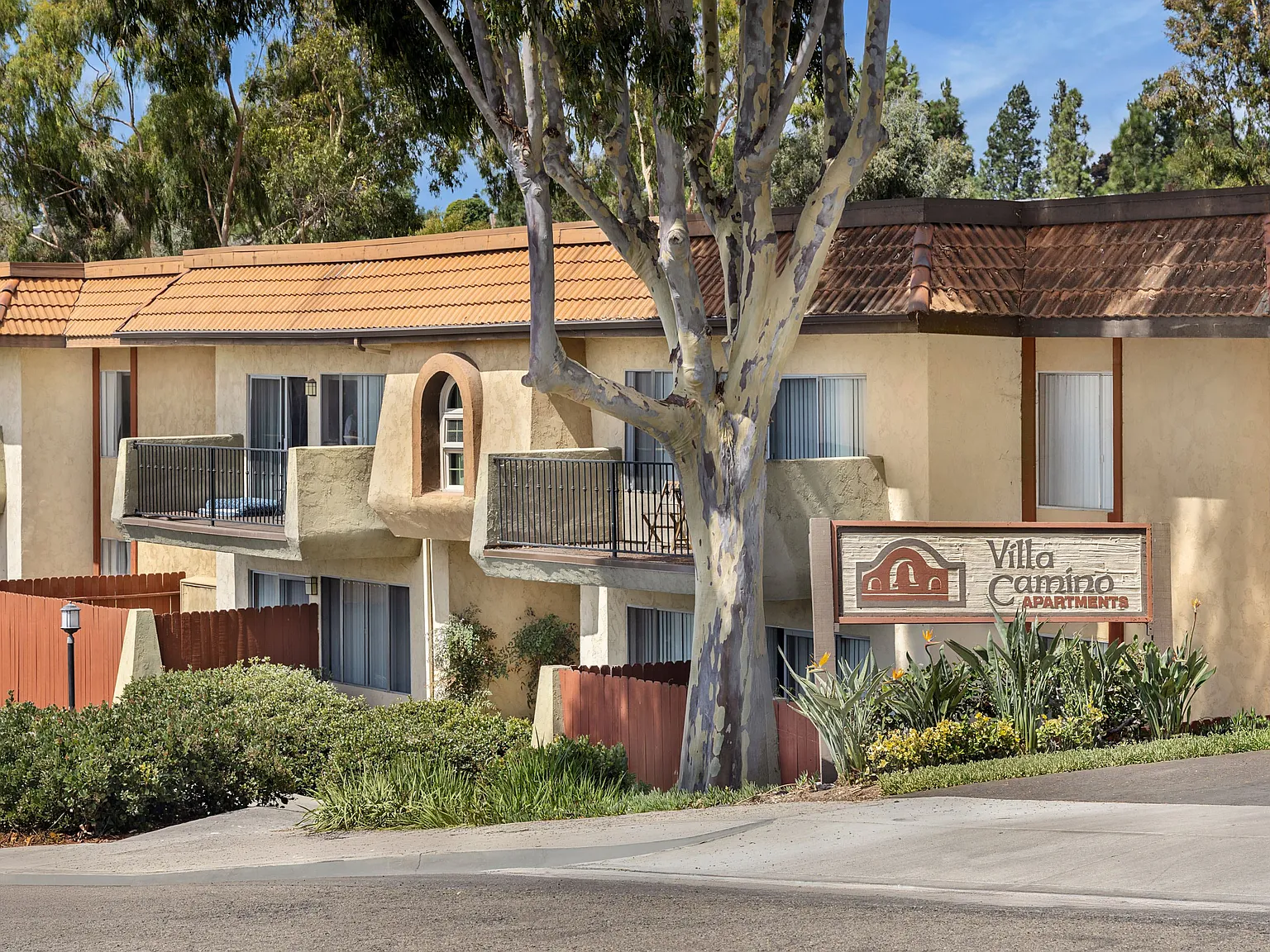 Villa Camino Apartments — Photo 1