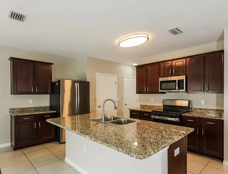 1813 Greenwood Valley Dr — Photo 2