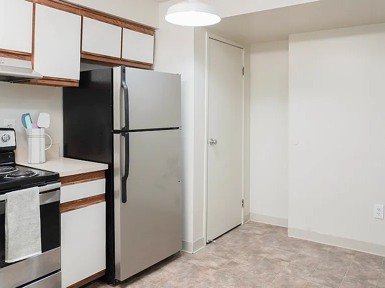 2396 Leslie Cir — Photo 11