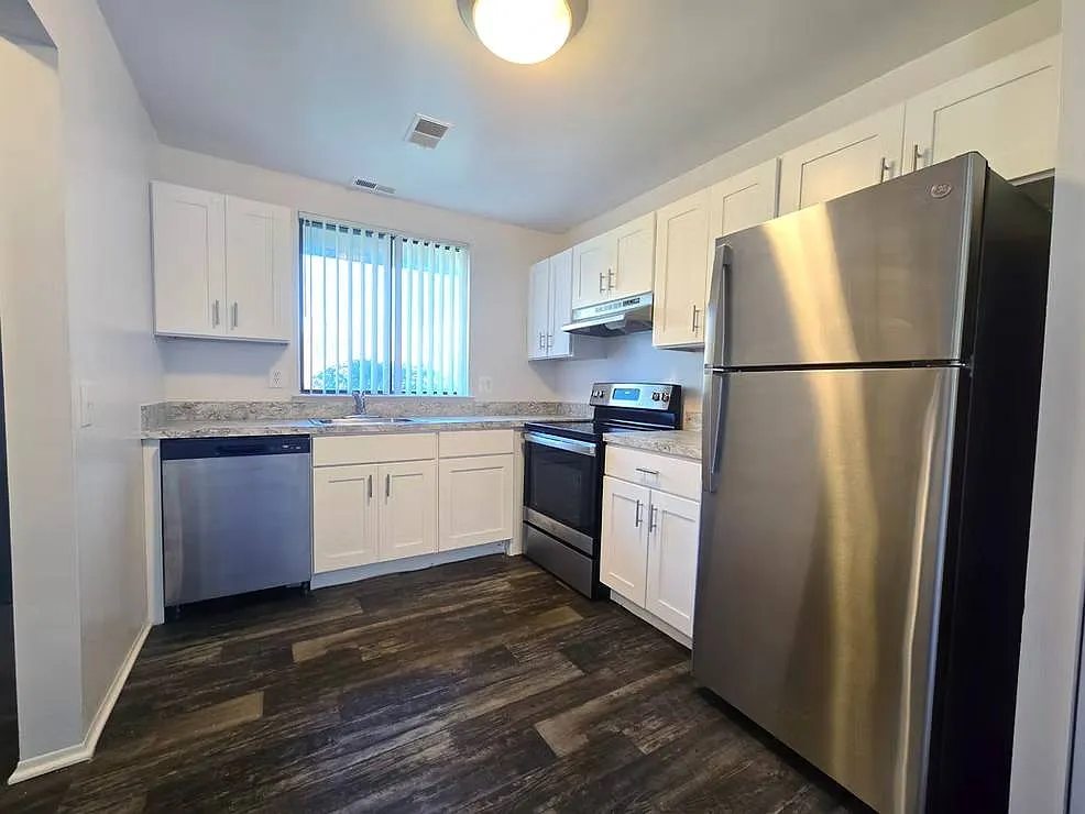 Creekside of Farmington Hills Apartments — Photo 2