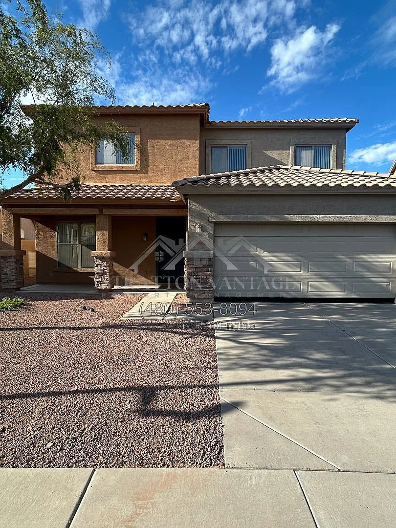 3 bed, 2.5 bath, 2156 sqft, $2,200 — Photo 3