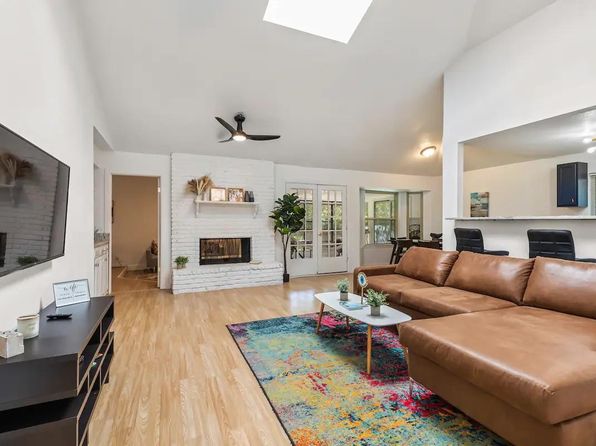 1020 Hickory Cir