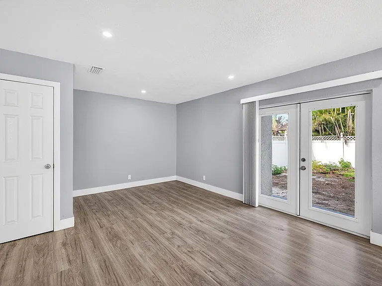 5424 SW 44th Ter — Photo 14