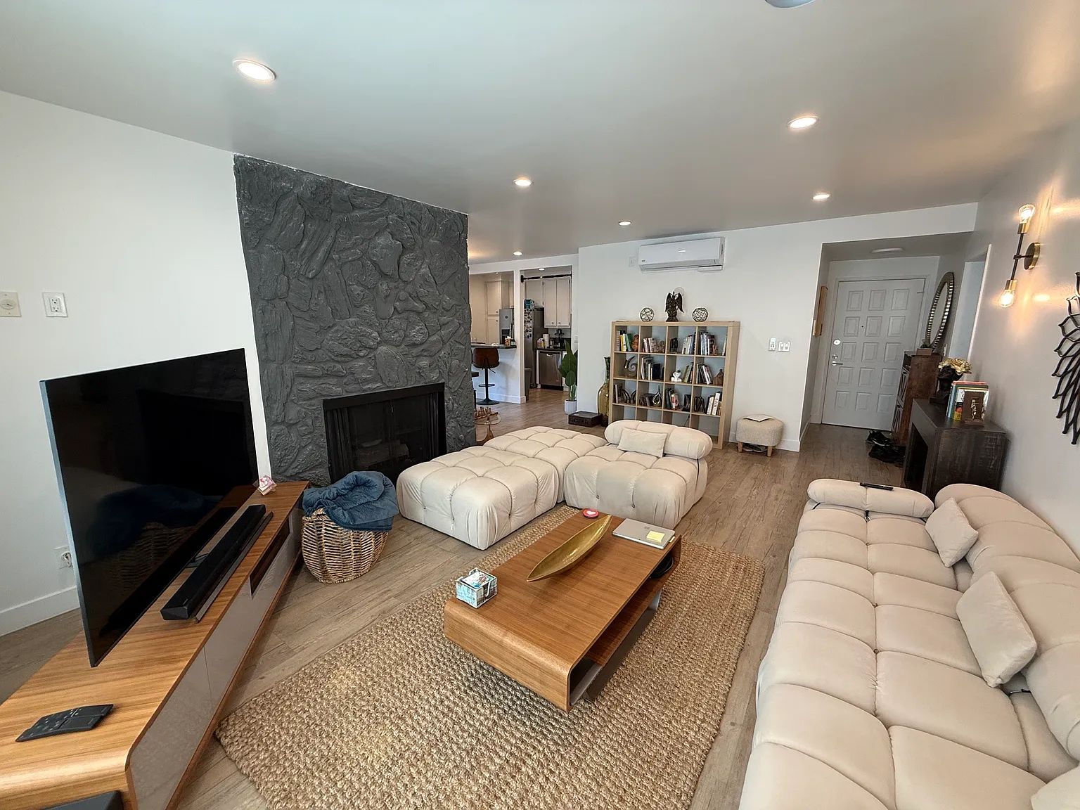 2 bed, 1450 sqft, $4,200 — Photo 2