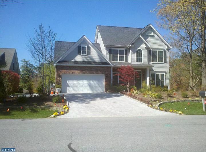 1st image of 108 Glade Cir W