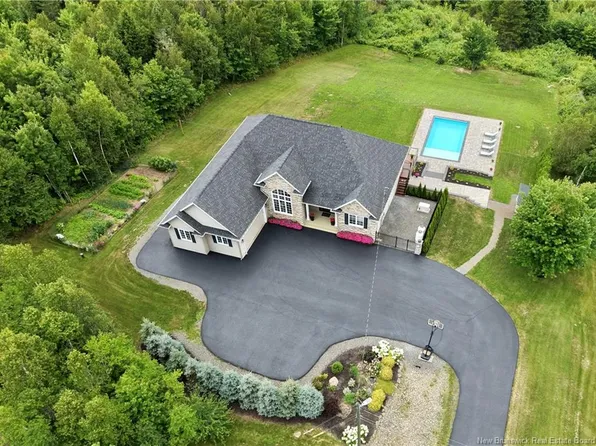 29 Inspiration Ln, Saint Marys, NB E3A 9X9