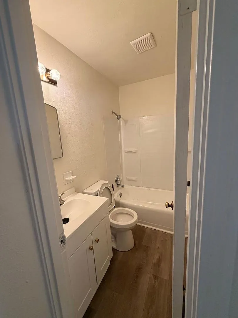 3 Bedroom Single Family House 6459 Barker Dr N in Mobile AL 36608 — Photo 4