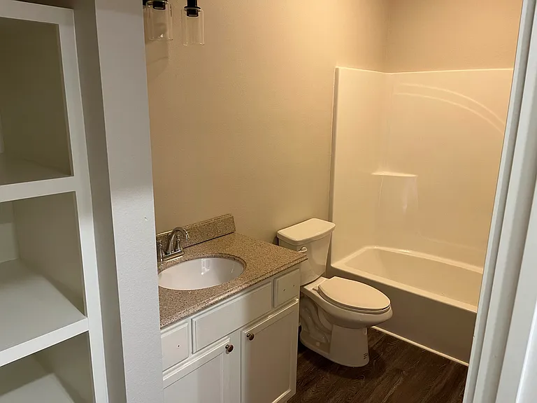 2715 Broadmoor Blvd #1B — Photo 5
