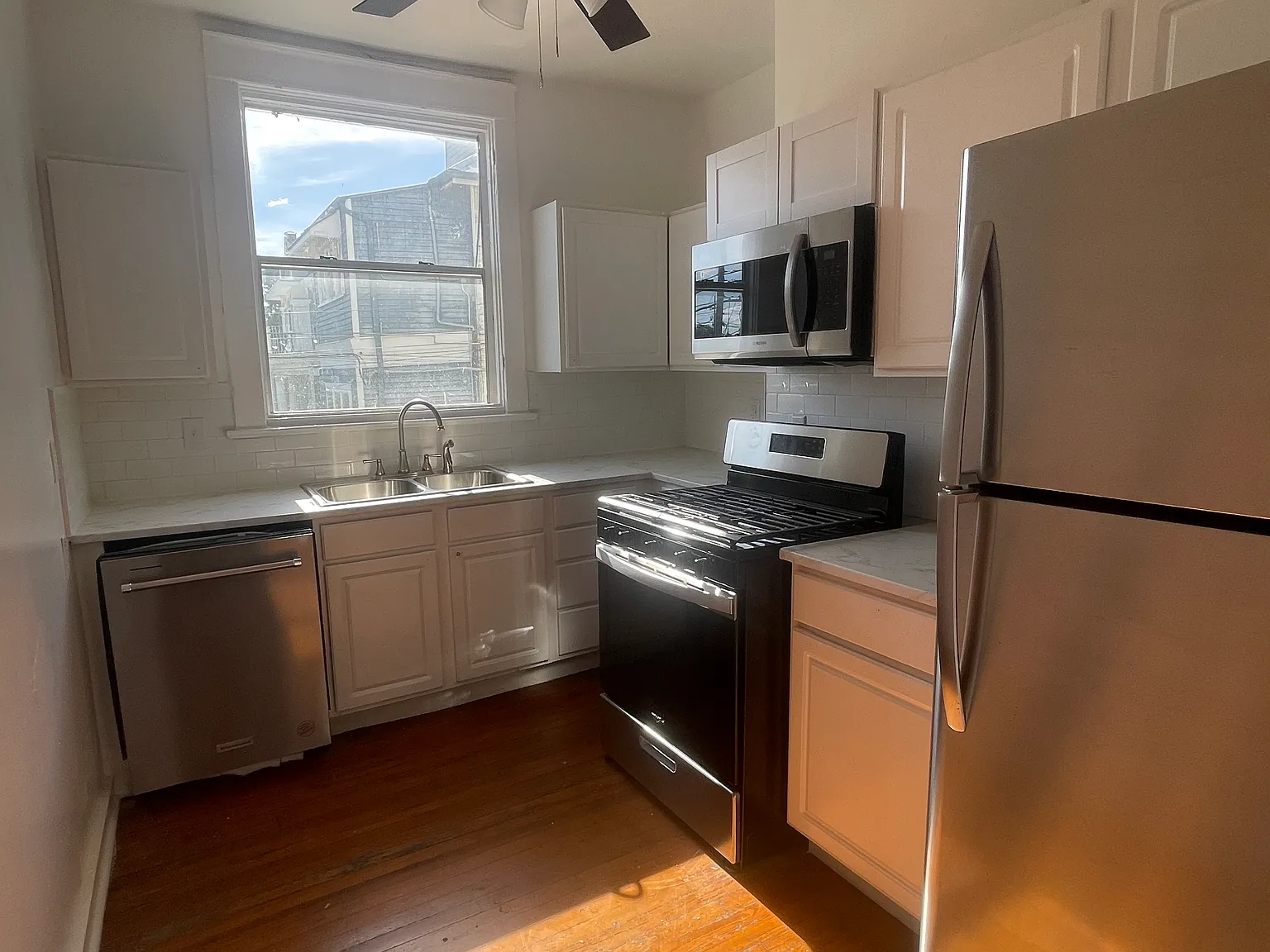 3 bed, 1700 sqft, $2,575 — Photo 1