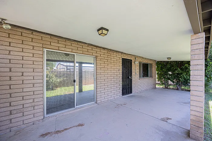 2219 W Morten Ave #3 — Photo 2