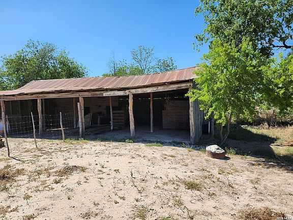 3rd image of 506-600 N Cotulla LOT 3