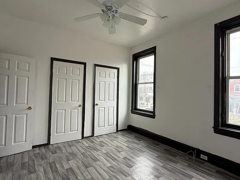 3258 N Park Ave #2R — Photo 2