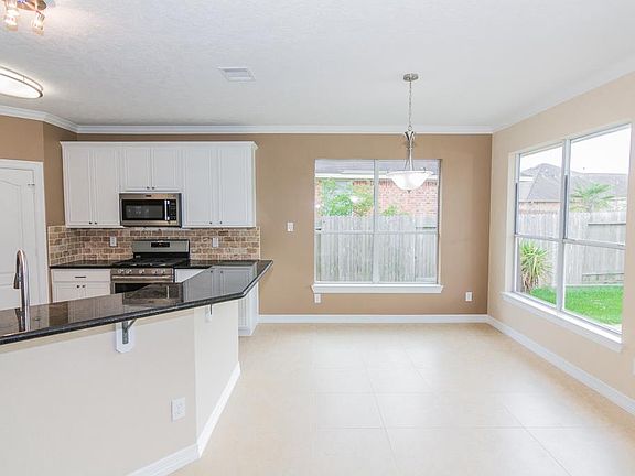 5th image of 15123 Snow Hill Ct