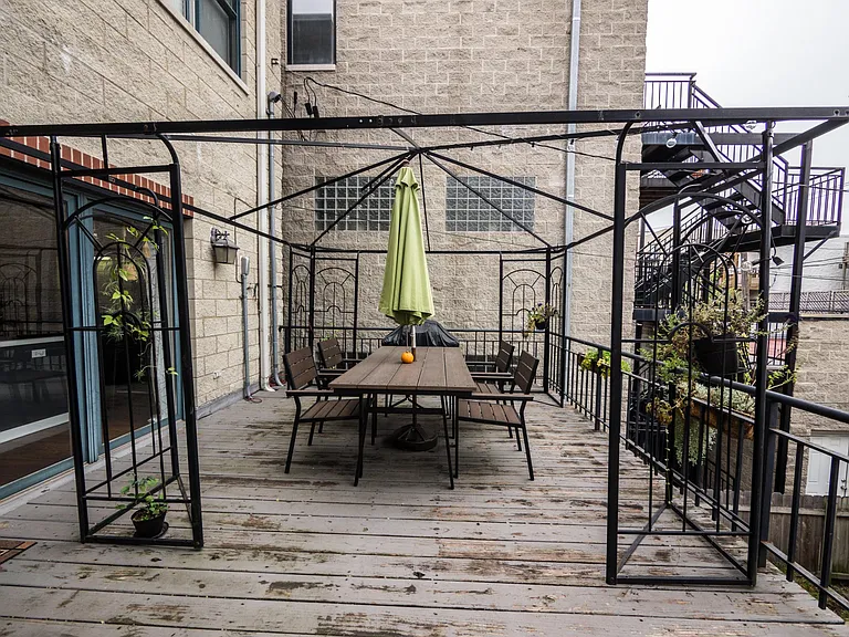 1328 W Grenshaw St #B — Photo 13