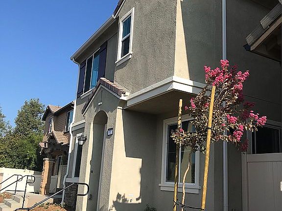 4th image of 702 Banyan Way