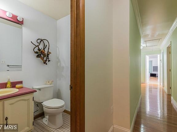 4th image of 5020 Willowmeade Dr