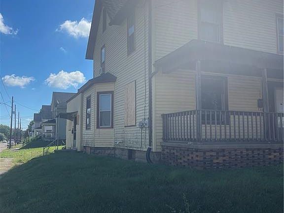 3rd image of 926 Harriet Ave NW