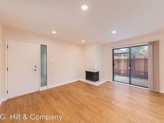 3rd image of 1960 Desert Cir APT 3