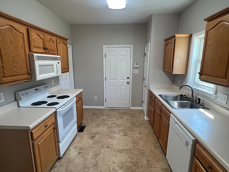 4101 Birchgarden Dr — Photo 8