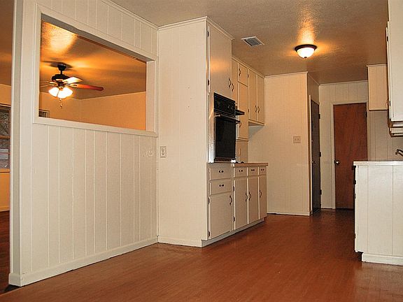 3rd image of 208 Bruce Ave