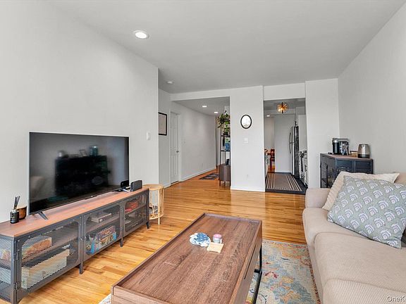 3rd image of 25 W Broadway #207