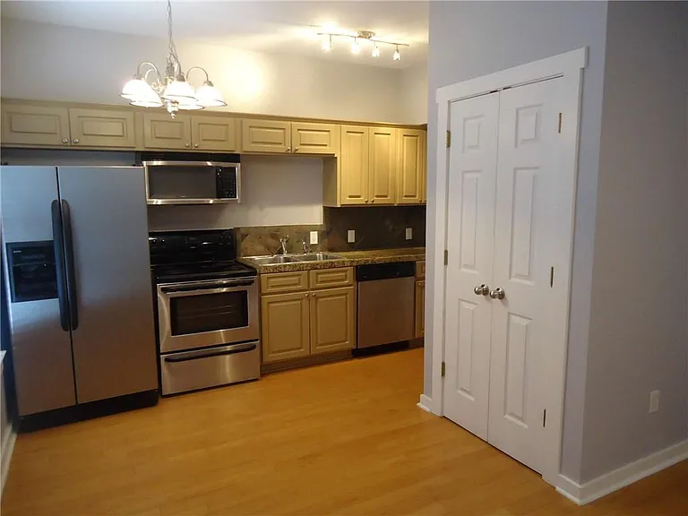 2106 Cullen Ave #102 — Photo 2