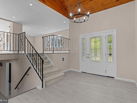 5th image of 100 E Endfield Rd