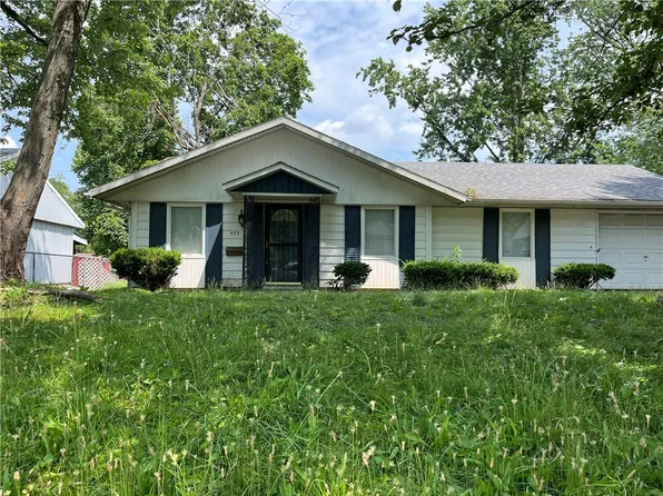 903 Holiday Dr, Danville, IL 61832