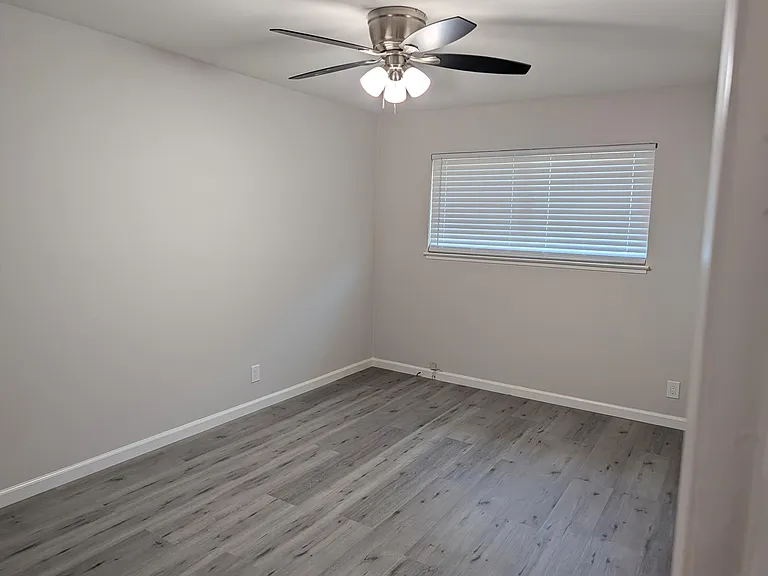 1110 White Dr — Photo 6