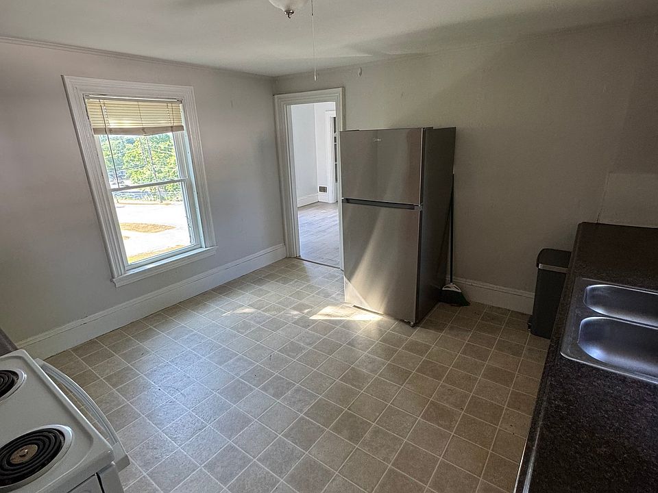 1st image of 72 Pier St APT 2