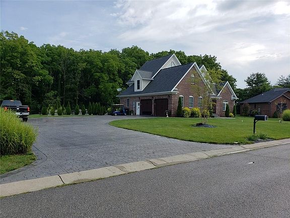 3rd image of 1410 W Weatherby Ct