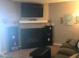 7113 Meadow Ridge Dr, Louisville, KY 40218