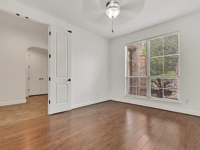 142 Goodwater Ct — Photo 5