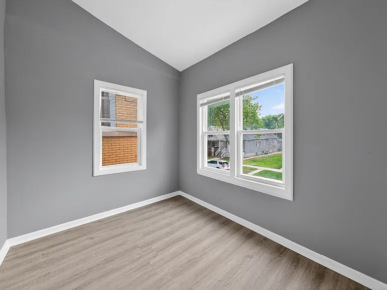 8428 S Escanaba Ave #2 — Photo 7