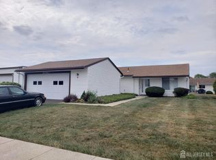 17 Celtis Plz #B, Monroe Township, NJ 08831