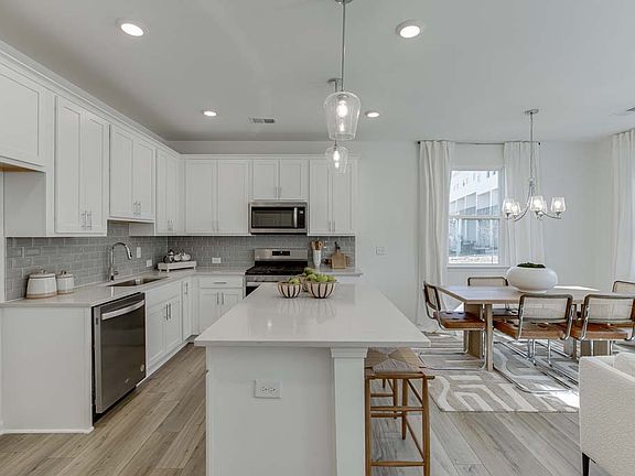 Park Vue - Hummingbird Interior Image 2