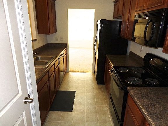 5th image of 8 Highland Pointe Cir W