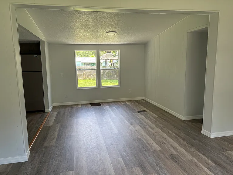 2209 Longreene Rd N — Photo 21