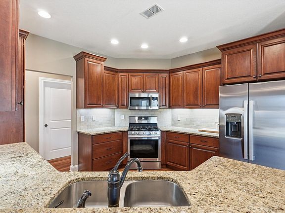 3rd image of 209 Kipling Way