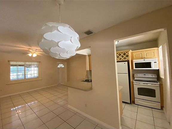2nd image of 11303 NE 11th Pl