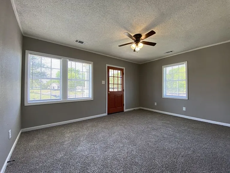 1324 Chadwick Cir — Photo 3