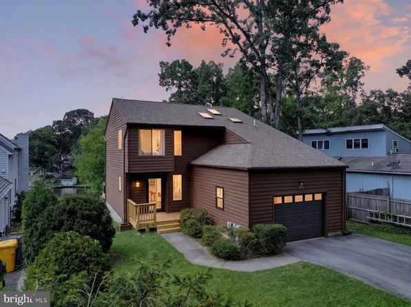 282 Riverside Dr, Pasadena, MD 21122